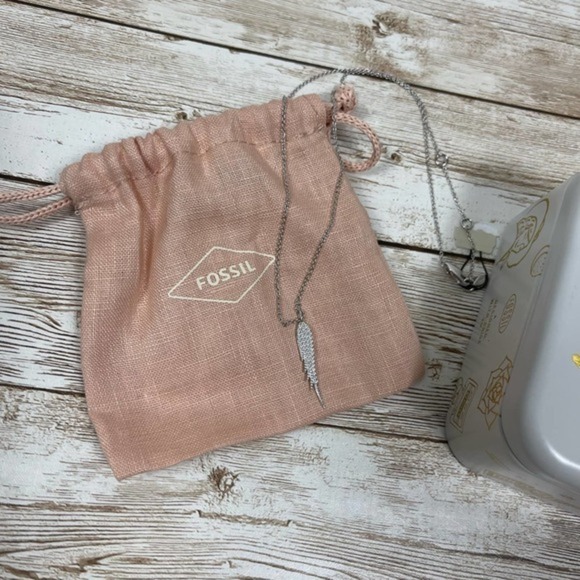 LADIES Fossil Sterling Silver Wing Necklace NEW - Picture 5 of 6